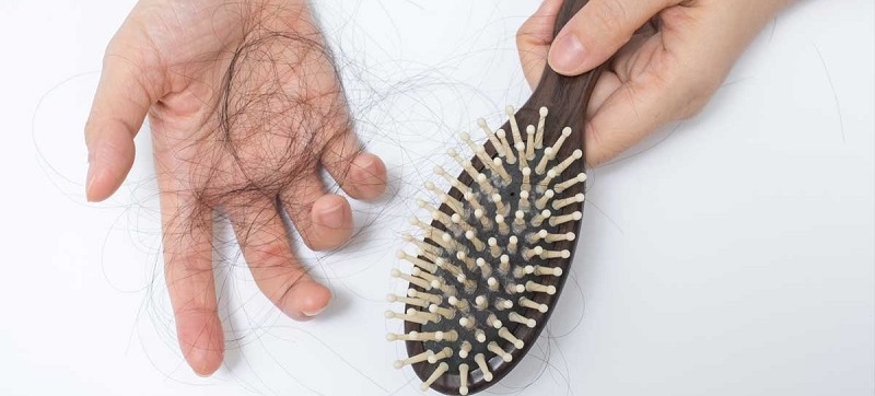 Sử dụng dầu gội chứa hóa chất khiến tóc hư tổn, gãy rụng
