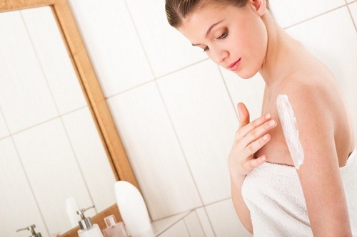 Sử dụng sữa dưỡng thể Bath & Body Works mỗi ngày để da luôn ẩm mịn, tươi trẻ
