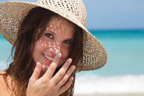 Kem chống nắng Neutrogena Sunscreen SPF 70 cho bạn tự tin khoe da tươi tắn dưới nắng mà không sợ đen sạm da