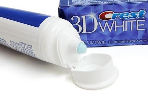 Sử dụng kem đánh răng Crest 3D White mỗi ngày để chăm sóc răng miệng được tốt hơn