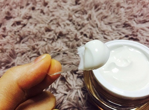 Kem dưỡng trắng da Cleomee Moisture Repair Cream chiết xuất từ sữa lừa