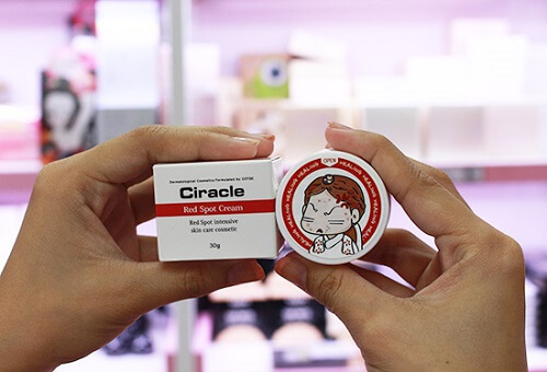 Sử dụng kem trị mụn Ciracle Red Spot Cream mỗi ngày để đem lại hiệu quả nhanh chóng