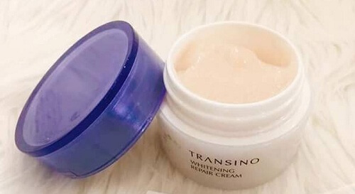 Kem trị nám Transino Whitening Repair Cream có kết cấu mềm mịn giúp thẩm thấu đem lại hiệu quả nhanh