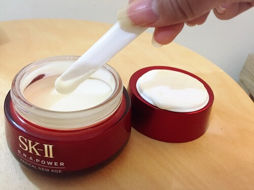 Sk-II R.N.A Power Eye Cream Radical được điều chế bởi bảng thành phần chứa nhiều dưỡng chất, vitamin