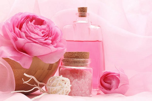 Nước hoa hồng đem lại rất nhiều công dụng cần thiết cho làn da
