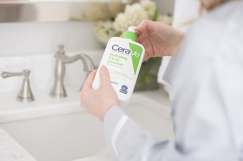 Sữa rửa mặt Cerave Hydrating Cleanser là dòng sữa rửa mặt được các chuyên gia, y bác sĩ khuyên dùng để chăm sóc da tốt hơn