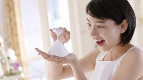 Sử dụng sữa rửa mặt trà xanh Shirochasou mỗi ngày để da sạch sâu và khỏe đẹp