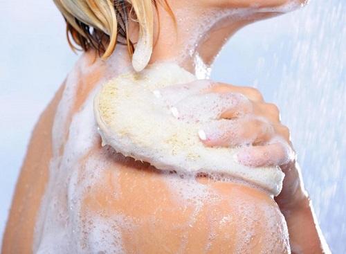 Sử dụng sữa tắm trắng da là phương pháp được nhiều người lựa chọn và tin dùng